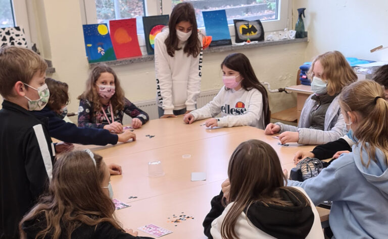 Die Bingo-Runde ist sehr beliebt - dem Sieger winkt ein leckerer Preis