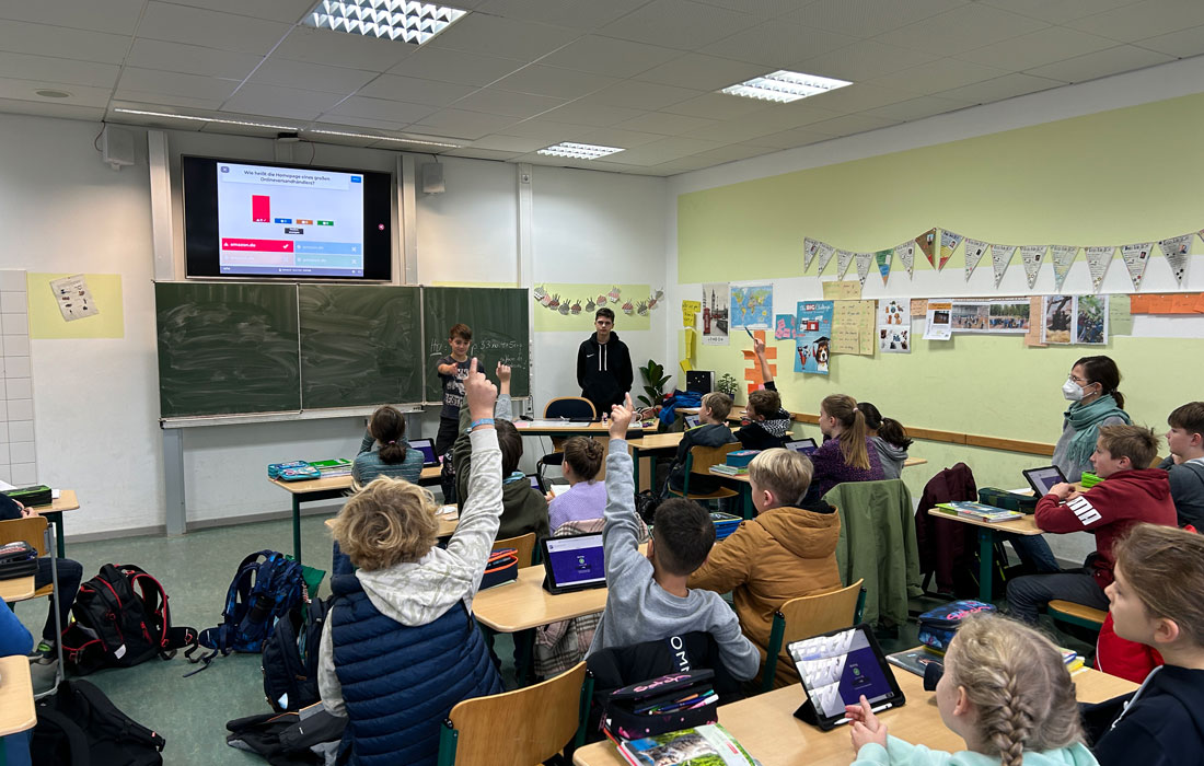 Digitales Quiz mit iPads und Smart-TV durch die Medienscouts