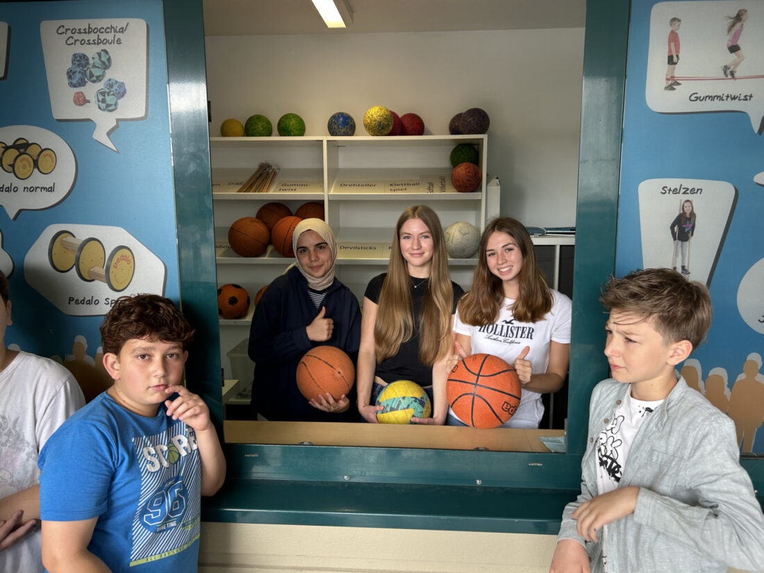 Spieleausleihe beim Schulhoffest