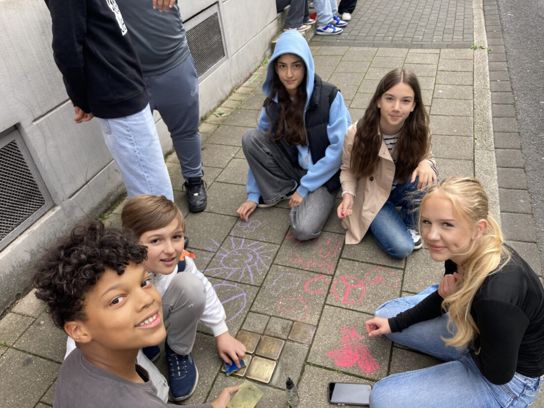 Reinigung von Stolpersteinen, Klasse 7